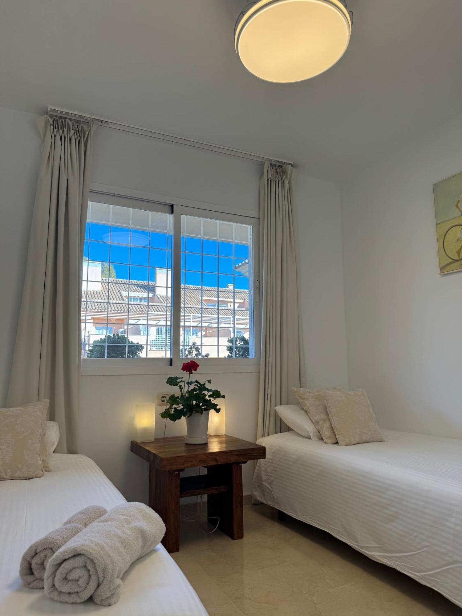 Appartement Piso-lechuza Elviria 2 Bedroom Penthouse-maisonette In Elviria-marbella- Urb Jardines De Santa Maria Golf *