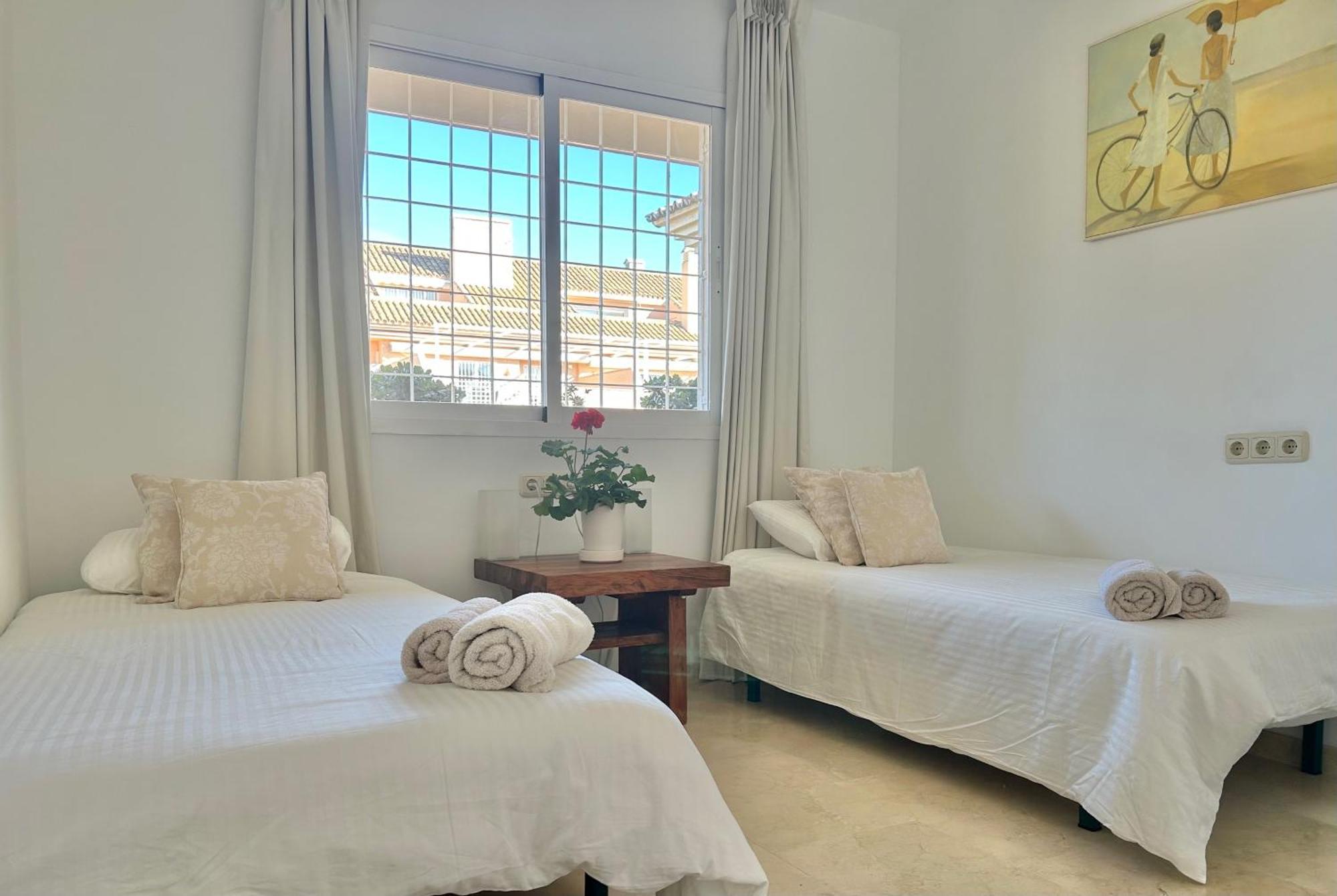 Appartement Piso-lechuza Elviria 2 Bedroom Penthouse-maisonette In Elviria-marbella- Urb Jardines De Santa Maria Golf *